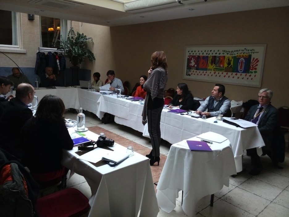 Imagen de la reunión con la formación ALE. (‪@Belastegi‬