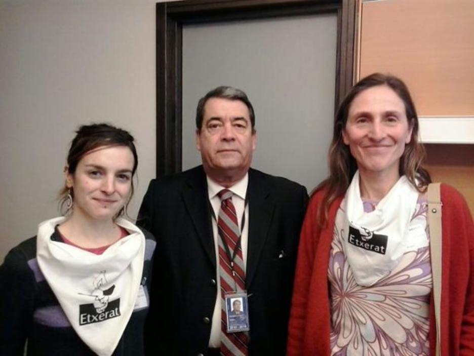 Marinho e Pinto ALDE taldeko Portugaleko eurolegebiltzarkidearekin. (@EtxeratElkartea) 