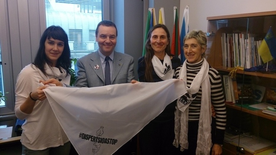 Mark Demesmaeker europarlamentari flandriarrarekin. (@EtxeratElkartea) 