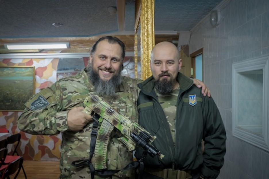 Dos oficiales del batallón Aydar.