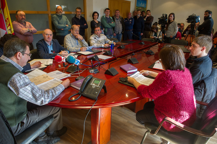 Ezohiko osoko bilkura egin dute Trebiñun. (Juanan RUIZ / ARGAZKI PRESS)