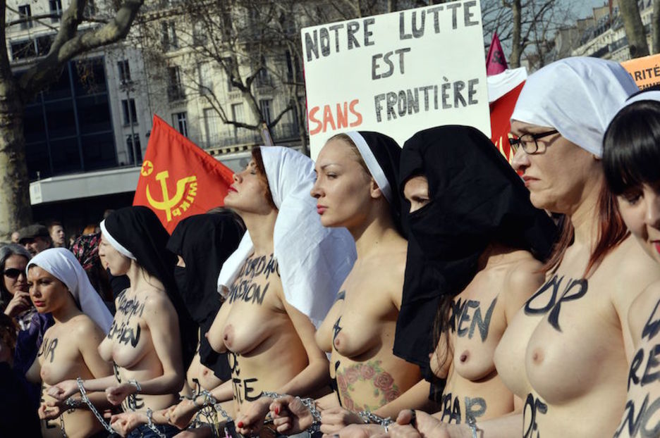 <strong>París.</strong> Mujeres encadenadas por las religiones. (Loic VENANCE) 
