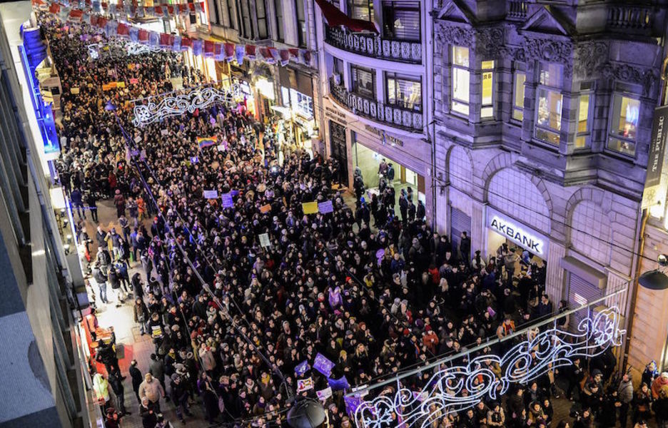 <strong>Estambul.</strong> Miles marchan por las calles de la ciudad turca. (Bulent KILIC)