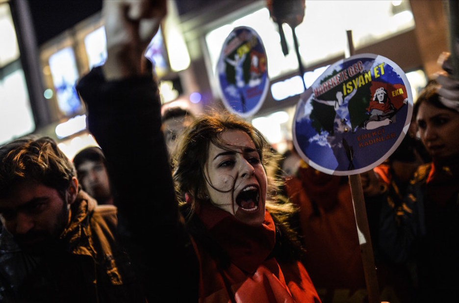 <strong>Estambul.</strong> Miles marchan por las calles de la ciudad turca. (Bulent KILIC)