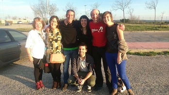 Egoitz Lopez de Lacalle, jertse beltzarekin, aske gelditu ondoren. (NAIZ)