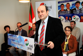 Andoni Ortuzar et Txaro Goikolea sont venus affirmer la présence du PNB sur les prochaines élections départementales. © Bob EDME