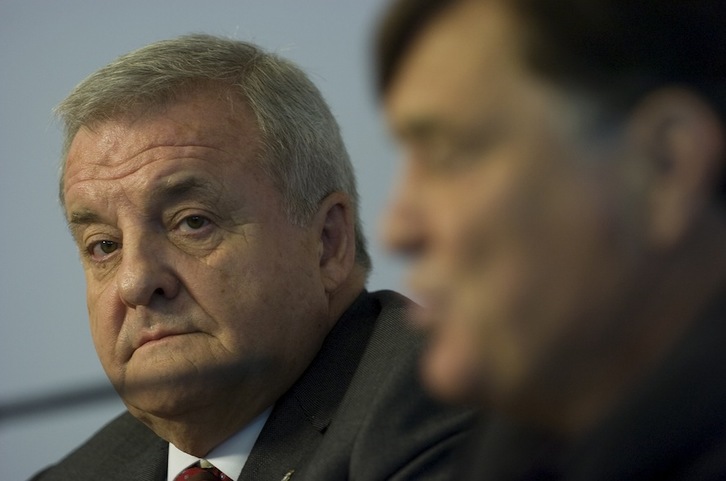 Patxi Izco, junto a José Antonio Camacho. (Jon URBE / ARGAZKI PRESS)