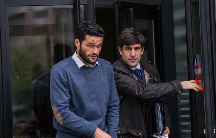 Jorge Molina, jugador del Betis, saliendo del juzgado de Iruñea. (Jagoba MANTEROLA / ARGAZKI PRESS)