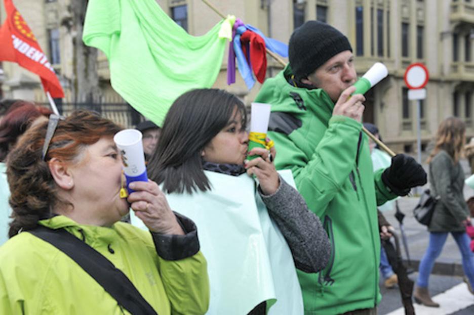 Zaratarik ez da falta izan manifestazioetan aldarriak entzunarazteko.