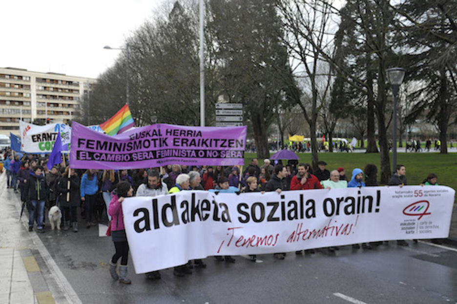 Aldarrien batura Iruñeko manifestazioaren buruan.