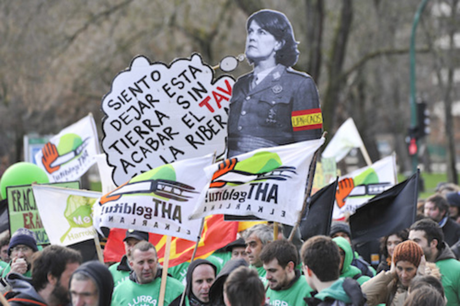 AHTren aurkakoen parodia Barcina tarteko.