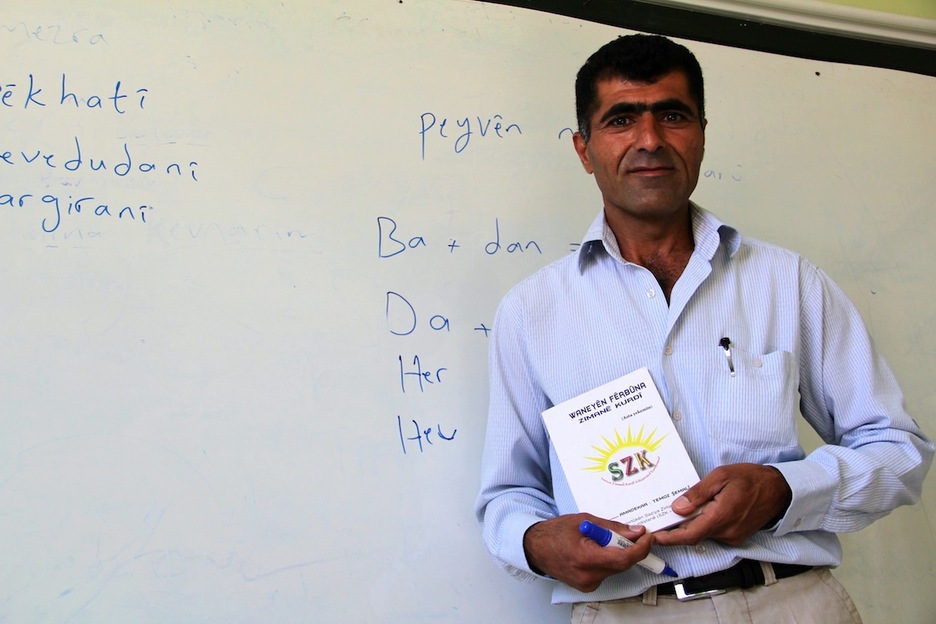 Roj, profesor kurdo y miliciano de las YPG. (David MESEGUER)