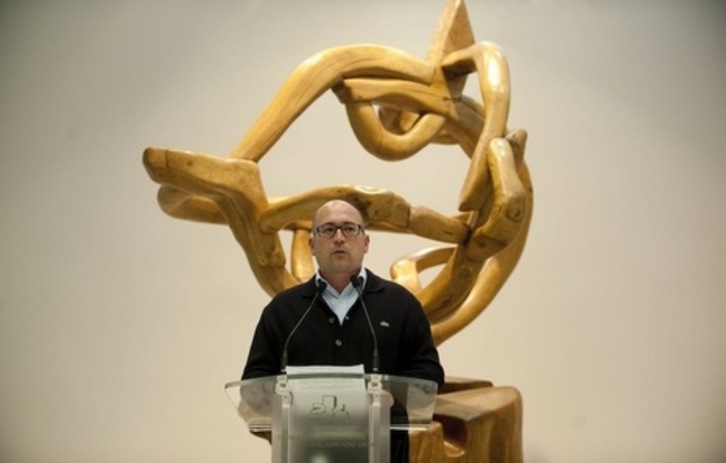Alfredo de Miguel, en una comparecencia en el Parlamento de Gasteiz. (Raul BOGAJO / ARGAZKI PRESS)