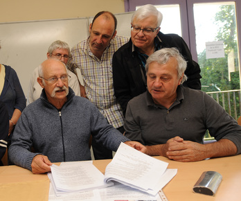 Les membres du Cade ont adressé deux questions aux candidats (Photo : Gaizka Iroz)