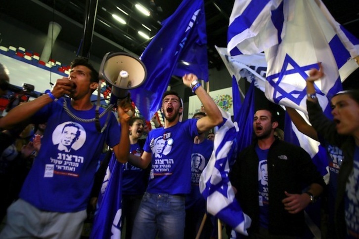 Seguidores de Unión Sionista. (Gali TIBBON / AFP)