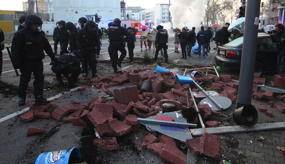 Los disturbios se han extendido por la ciudad. (Daniel ROLAND / AFP)