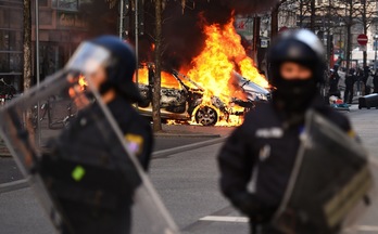 Antidisturbios desplegados en Fráncfort. (Odd ANDERSEN / AFP)
