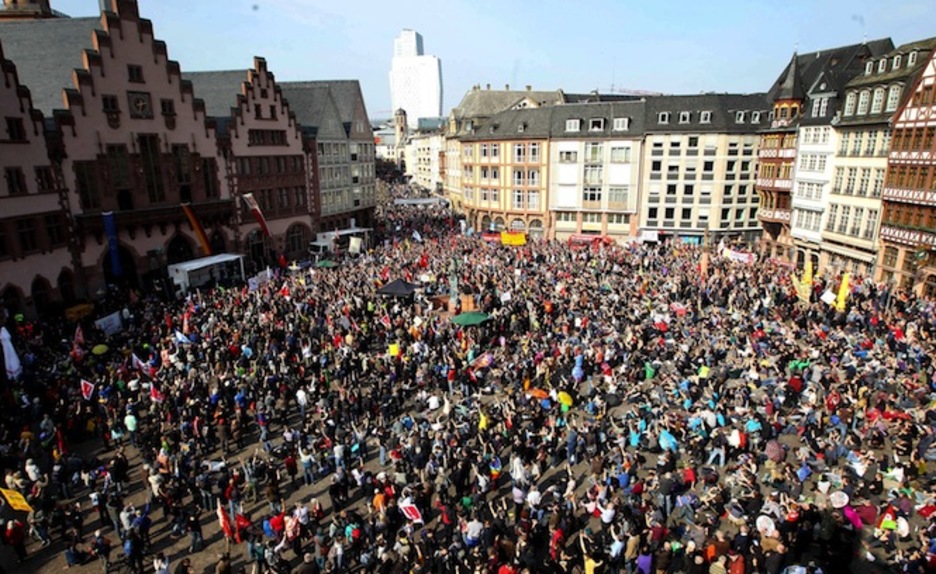 Movilización masiva contra el BCE. (Daniel ROLAND / AFP)
