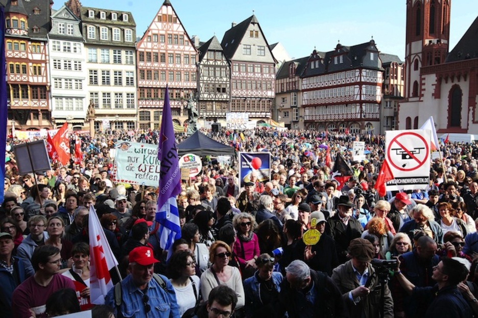 Ciudadanos de toda Europa han protestado contra las políticas del BCE. (Daniel ROLAND / AFP)