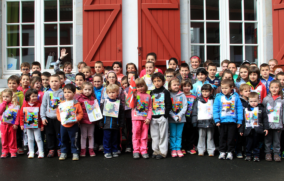 Une soixantaine d'enfants étaient réunis pour la Korrika Ttipi - © Bob Edme