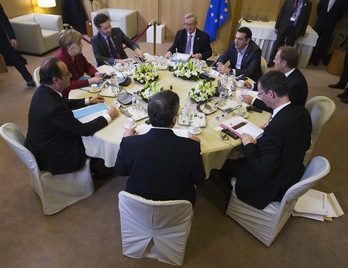 Tsipras en su reunión con los líderes del Eurogrupo. (Yves HERMAN / AFP)