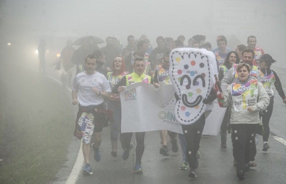 Behelainoa oso presente egon da Otxondoko portuan. (Jagoba MANTEROLA/ARGAZKI PRESS) Behelainoa oso presente egon da Otxondoko portuan. (Jagoba MANTEROLA/ARGAZKI PRESS)