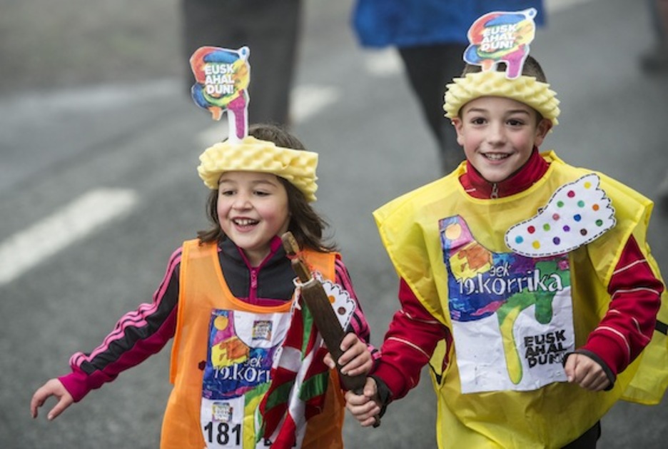 Gaztetxo baztandarrak, irribarretsu eta gogotsu. (Jagoba MANTEROLA/ARGAZKI PRESS) Gaztetxo baztandarrak, irribarretsu eta gogotsu. (Jagoba MANTEROLA/ARGAZKI PRESS)
