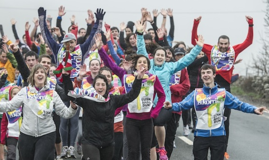 Eguerdian iritsi da Korrika Elizondora. (Jagoba MANTEROLA/ARGAZKI PRESS) Eguerdian iritsi da Korrika Elizondora. (Jagoba MANTEROLA/ARGAZKI PRESS)