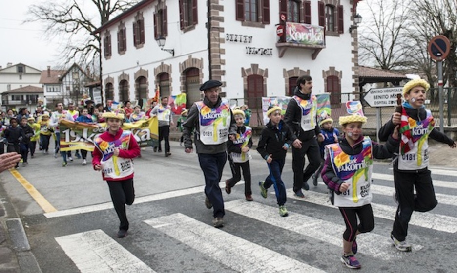 Korrika, Elizondoko karriketan barrena. (Jagoba MANTEROLA/ARGAZKI PRESS) Korrika, Elizondoko karriketan barrena. (Jagoba MANTEROLA/ARGAZKI PRESS)
