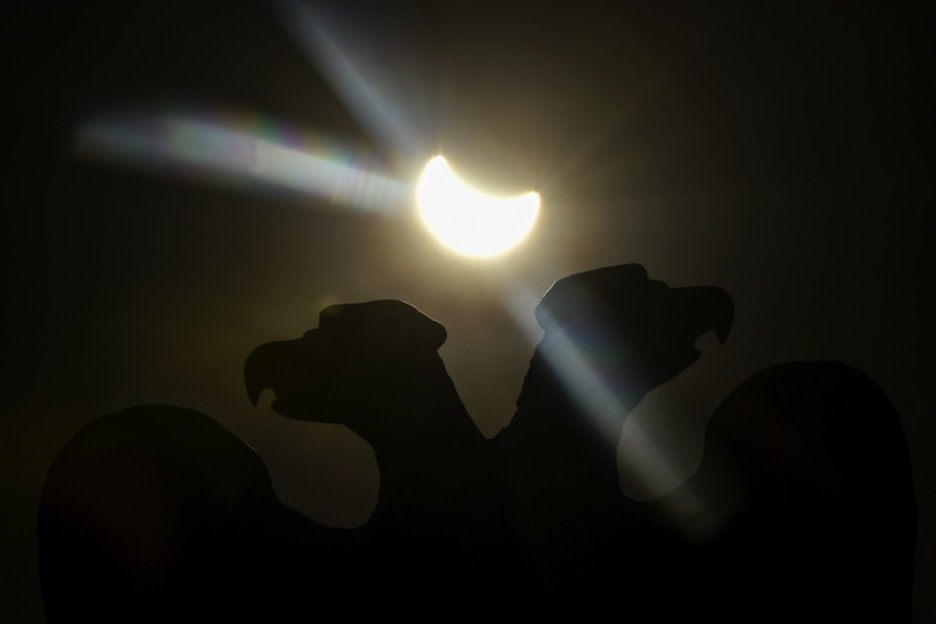 El eclipse justo encima del Kremlin, en Moscú. (Kirill KUDRYAVTSEV/AFP)