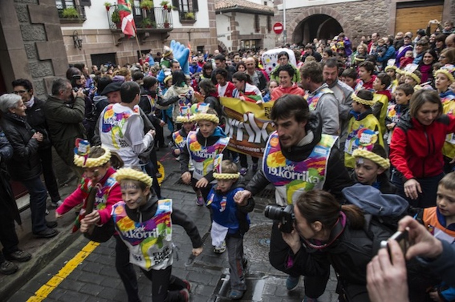 Elizondoko kaleak mukuru bete ditu Korrikak. (Jagoba MANTEROLA/ARGAZKI PRESS) Elizondoko kaleak mukuru bete ditu Korrikak. (Jagoba MANTEROLA/ARGAZKI PRESS)
