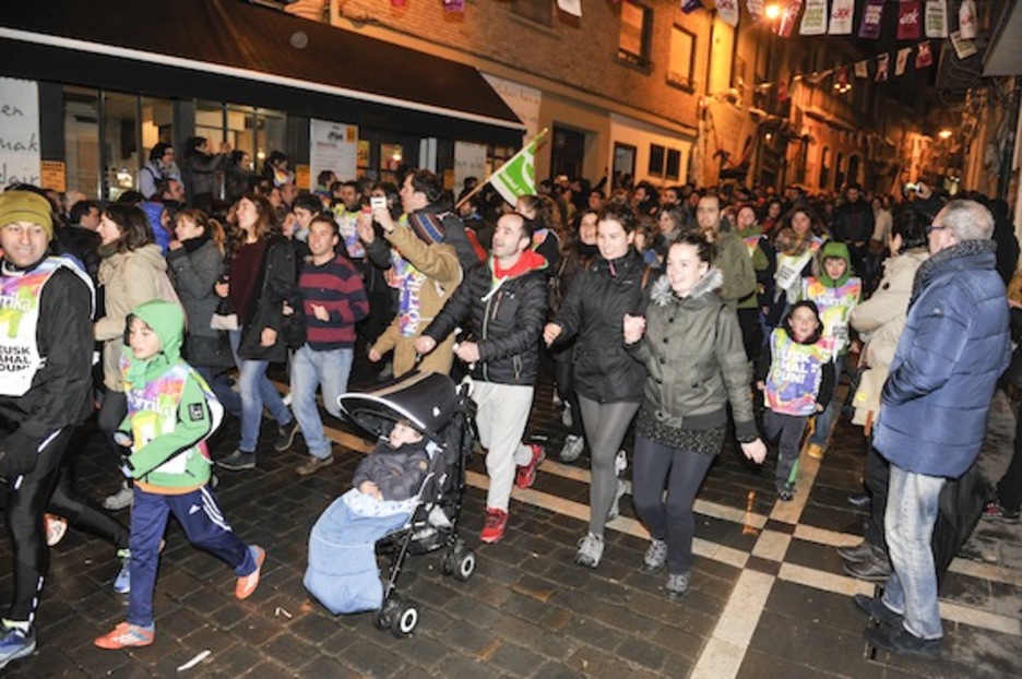 Iruñeko Karmen kalea, jendez lepo. (Idoia ZABALETA/ARGAZKI PRESS) Iruñeko Karmen kalea, jendez lepo. (Idoia ZABALETA/ARGAZKI PRESS)
