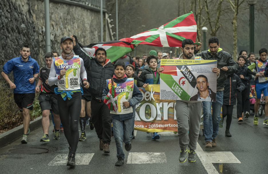 Sahararrak euskararen alde korrika. (Gorka RUBIO / ARGAZKI PRESS) Sahararrak euskararen alde korrika. (Gorka RUBIO / ARGAZKI PRESS)