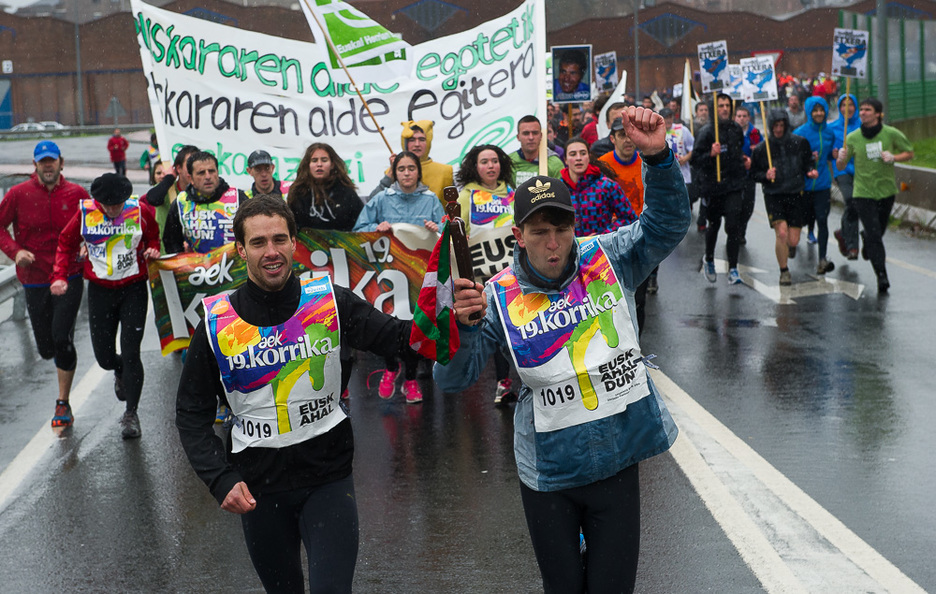 Aldarri ugari pausoz-pauso. (Luis JAUREGIALTZO / ARGAZKI PRESS)