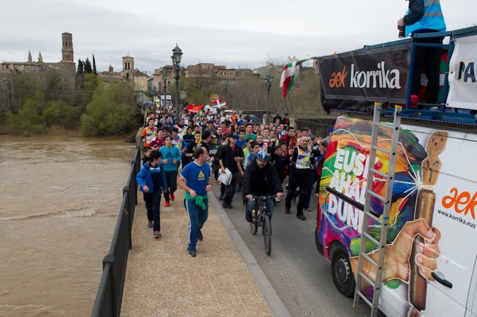 :Paso por Tutera, cruzando sobre el Ebro. (Iñigo URIZ / ARGAZKI PRESS) :Paso por Tutera, cruzando sobre el Ebro. (Iñigo URIZ / ARGAZKI PRESS)