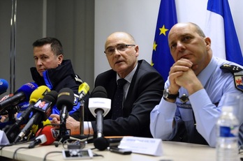 Comparecencia del fiscal Brice Robin, en el centro de la imagen. (Franck PENNANT / AFP) 