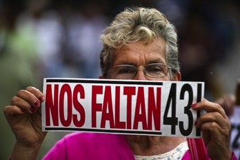 Una mujer, en la protesta de Ciudad de México. (Ronaldo SCHEMIDT/AFP PHOTO)