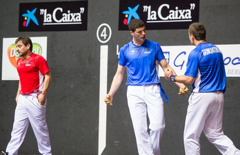 Bizkaia frontoian jokatu dute partida. (Luis JAUREGIALTZO / ARGAZKI PRESS)