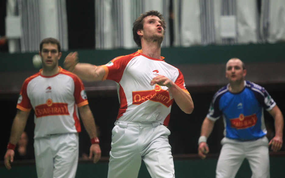 Antton Monce et Antton Amulet (en rouge) ont battu Inchauspé et Saldubéhère 40 à 27 - © Bob Edme