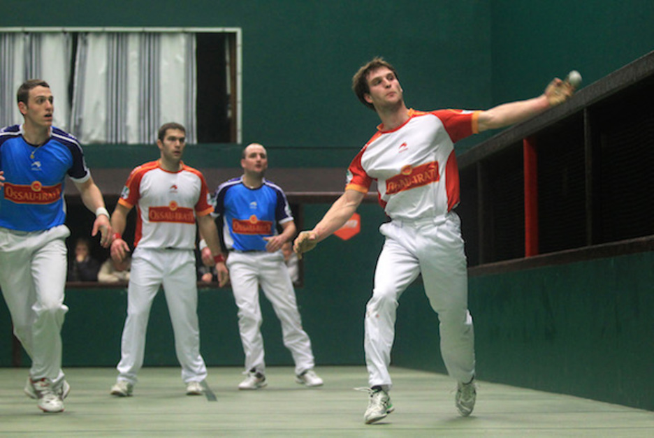 Alexis Inchauspé et Marc Saldubéhère (en bleu) affronteront de nouveau Antton Monce et Antton Amulet en demi-finale - © Bob Edme