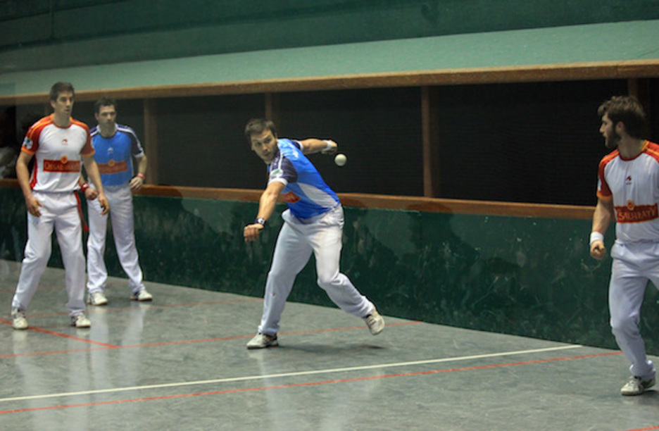 Aguirre et Lazcano (en bleu) se sont inclinés 33 à 40 - © Bob Edme