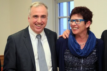 Alain Iriarte eta Fabienne Ayensa kontseilari abertzaleak. (Bob EDME)