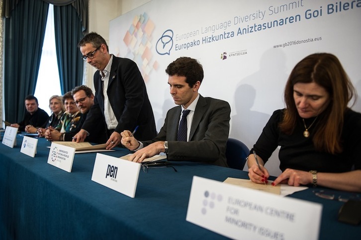 Donostia 2016 eta Kontseiluko ordezkariak, goi bilera aurkezten. (Jagoba MANTEROLA/ARGAZKI PRESS)