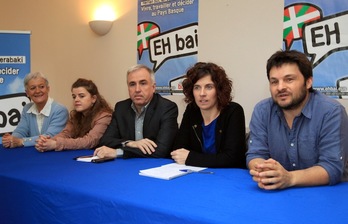 EH Baiko ordezkariek Baionan eskeinitako prentsaurrekoan. (Bon EDME)