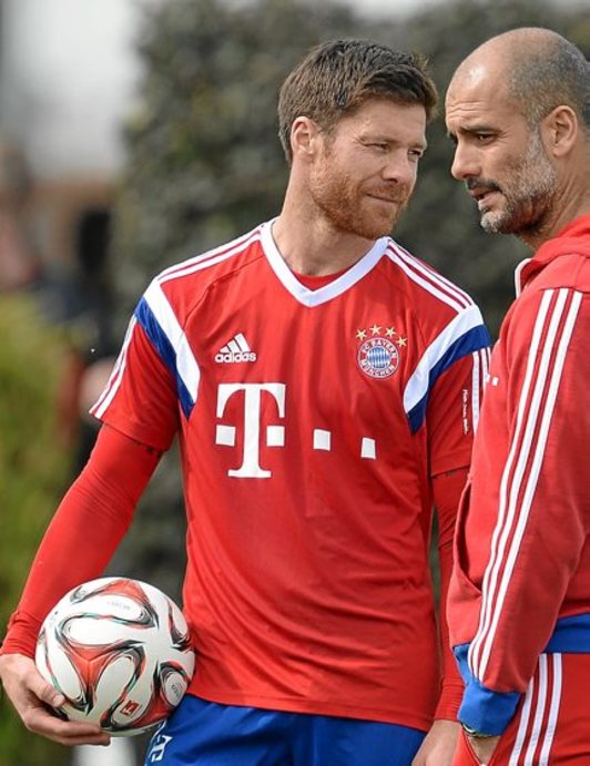 Xabi Alonso, timonel, y Pep Guardiola, capitán del Bayern