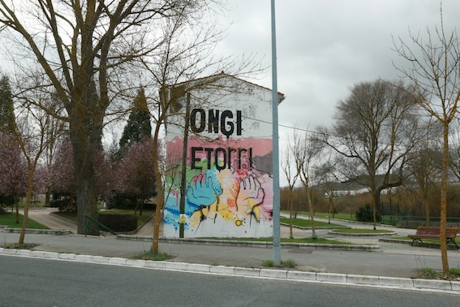 Errekaleorrera doazenei ongietorria emateko murala.  (Gotzon ARANBURU)