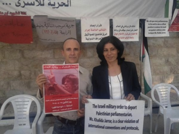 El eurodiputado Josu Juaristi y la parlamentaria palestina Khalida Jarrar. (EH BIldu)
