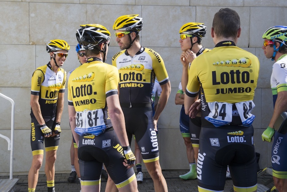 Lotto taldeko txirrindulariak. (Marisol RAMIREZ/ARGAZKI PRESS)