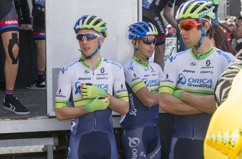 Orica taldeko hiru txirrindulari. (Marisol RAMIREZ/ARGAZKI PRESS)
