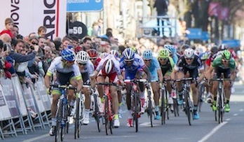 Matthews Bilboko kaleetan garaile. (Marisol RAMIREZ / ARGAZKI PRESS)